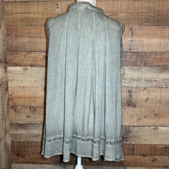 🌻 POL Mineral Wash Tunic w/ Crochet Cut Outs Ruffle Tunic Top Boho Chic - Picture 3 of 11